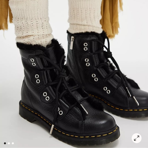 NWT DR MARTENS 1460 FAUX FUR LINED LACE UP BOOTS